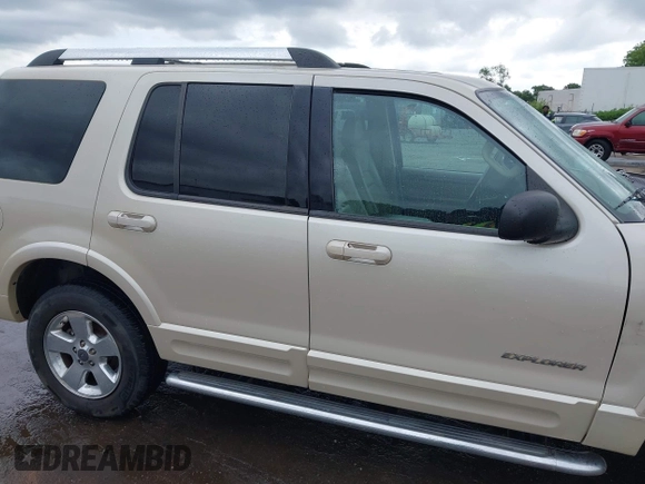 2005 Ford Explorer z VIN 1FMDU75K75ZA57352, wystawiony jako IAAI lot #42134980 z przebiegiem Nie podano mil oraz . Historia ofert i sprzedaży dostępna na DreamBid. Obrazek 14.