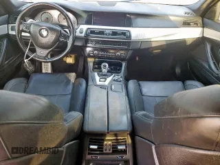 2013 BMW M5 z VIN WBSFV9C50DC772924, wystawiony jako Copart lot #59522805 z przebiegiem Nie podano mil oraz Szkody całkowita. Historia ofert i sprzedaży dostępna na DreamBid. Obrazek 8.