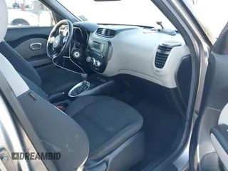 2014 Kia Soul with VIN KNDJN2A22E7059180, listed as a IAAI auction lot 41984560 with 157,057 mi miles. Bid and sale history available at carsss.com. Image 5.