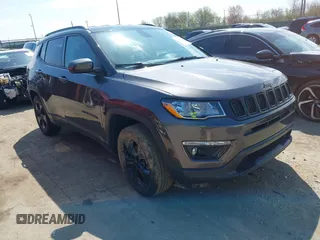 2021 Jeep Compass Latitude z VIN 3C4NJDBB4MT555101, wystawiony jako IAAI lot #42086222 z przebiegiem 45 785 mil mil oraz . Historia ofert i sprzedaży dostępna na DreamBid. Obrazek 1.