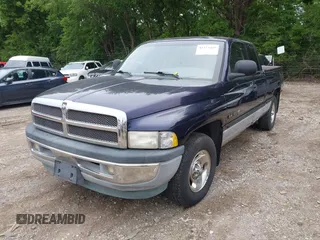 1998 Dodge 1500 z VIN 3B7HC13Z2WG206757, wystawiony jako IAAI lot #42373469 z przebiegiem 151 099 mil mil oraz . Historia ofert i sprzedaży dostępna na DreamBid. Obrazek 6.