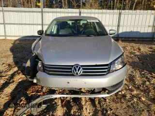 2013 Volkswagen Passat Wolfsburg Edition z VIN 1VWAP7A30DC133893, wystawiony jako Copart lot #82477184 z przebiegiem 136 344 mil mil oraz Szkoda całkowita • Salvage title. Historia ofert i sprzedaży dostępna na DreamBid. Obrazek 5.