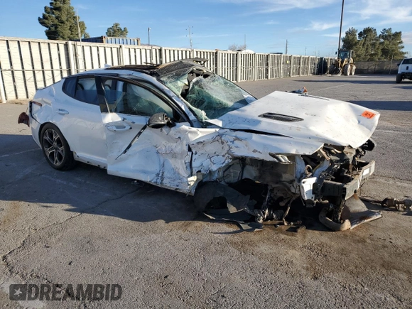 2020 Kia Stinger GT-Line with VIN KNAE15LA3L6080929, listed as a Copart auction lot 45218465 with 61,072 mi miles and Salvage Title. Bid and sale history available at DreamBid. Image 4.