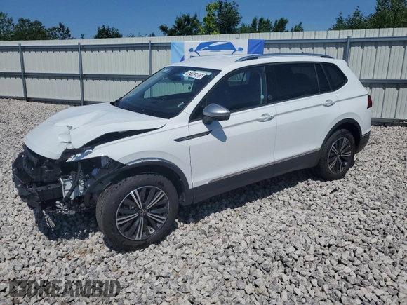 2024 Volkswagen Tiguan Wolfsburg Edition z VIN 3VV6B7AX9RM208592, wystawiony jako Copart lot #62165985 z przebiegiem 15 173 mil mil oraz Czysty tytuł • Clean title. Historia ofert i sprzedaży dostępna na DreamBid. Obrazek 1.
