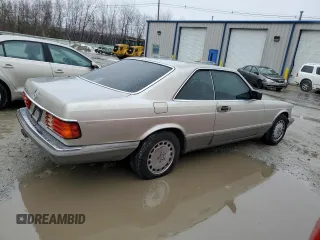 1988 Mercedes-Benz 560 with VIN WDBCA45D9JA411517, listed as a Copart auction lot 46978105 with 298,725 mi miles and Clean Title. Bid and sale history available at DreamBid. Image 3.