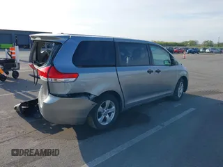2013 Toyota Sienna L z VIN 5TDZK3DC2DS321418, wystawiony jako IAAI lot #42095972 z przebiegiem 189 688 mil mil oraz . Historia ofert i sprzedaży dostępna na DreamBid. Obrazek 4.