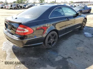 2005 Mercedes-Benz CLK 500 z VIN WDBTJ75JX5F153086, wystawiony jako Copart lot #58191185 z przebiegiem 170 186 mil mil oraz Tytuł czysty. Historia ofert i sprzedaży dostępna na DreamBid. Obrazek 3.