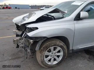 2013 Toyota Highlander with VIN 5TDZK3EH0DS111944, listed as a IAAI auction lot 41399844 with 54,696 mi miles. Bid and sale history available at carsss.com. Image 19.