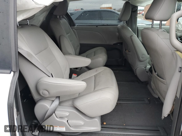 2019 Toyota Sienna XLE with VIN 5TDDZ3DC0KS224611, listed as a Copart auction lot 47667495 with 61,829 mi miles and Salvage Title. Bid and sale history available at carsss.com. Image 11.