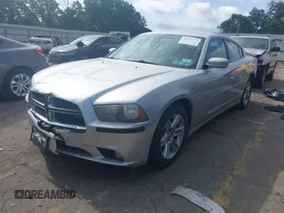 2011 Dodge Charger SE z VIN 2B3CL3CG2BH613364, wystawiony jako IAAI lot #42257275 z przebiegiem 137 321 mil mil oraz . Historia ofert i sprzedaży dostępna na DreamBid. Obrazek 2.
