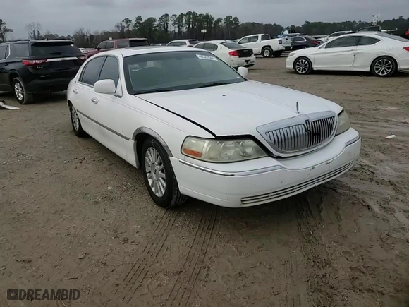 2005 Lincoln Town Car Signature Limited with VIN 1LNHM82W75Y661407, listed as a Copart auction lot 42851595 with 161,994 mi miles and Salvage Title. Bid and sale history available at carsss.com. Image 11.