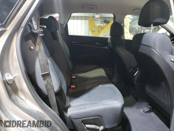 2018 Kia Sorento LX with VIN 5XYPG4A39JG375908, listed as a Copart auction lot 87846975 with 140,214 mi miles and Clean Title. Bid and sale history available at carsss.com. Image 11.
