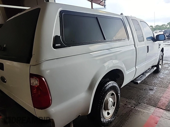 2008 Ford F-250 XL z VIN 1FTNX20568ED56668, wystawiony jako IAAI lot #42536918 z przebiegiem 84 920 mil mil oraz . Historia ofert i sprzedaży dostępna na DreamBid. Obrazek 14.