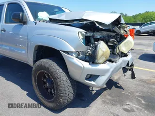 2013 Toyota Tacoma PreRunner z VIN 5TFJU4GN6DX032952, wystawiony jako IAAI lot #42001014 z przebiegiem 152 755 mil mil oraz . Historia ofert i sprzedaży dostępna na DreamBid. Obrazek 17.