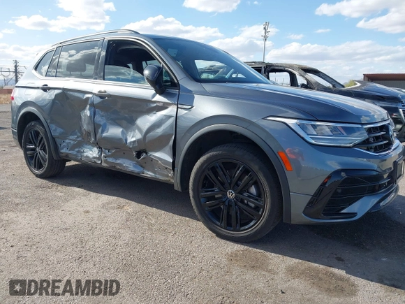 2022 Volkswagen Tiguan SE R-Line Black with VIN 3VV8B7AX4NM154637, listed as a IAAI auction lot 42058531 with 39,597 mi miles and . Bid and sale history available at DreamBid. Image 1.