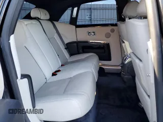 2015 Rolls-Royce Ghost z VIN SCA664S57FUX53185, wystawiony jako Copart lot #87426574 z przebiegiem 49 214 mil mil oraz Szkoda całkowita • Salvage title. Historia ofert i sprzedaży dostępna na DreamBid. Obrazek 10.