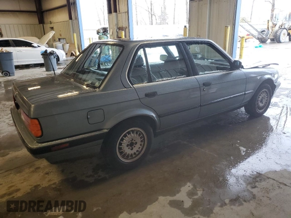 1989 BMW 3 Series 325i with VIN WBAAD2305KED23370, listed as a Copart auction lot 43777225 with 194,949 mi miles and Salvage Title. Bid and sale history available at carsss.com. Image 3.