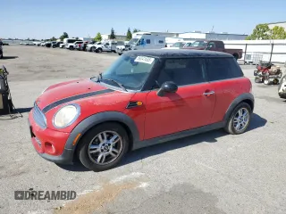 2013 MINI Hardtop z VIN WMWSU3C52DT681138, wystawiony jako Copart lot #58041635 z przebiegiem 149 873 mil mil oraz Czysty tytuł • Clean title. Historia ofert i sprzedaży dostępna na DreamBid. Obrazek 1.