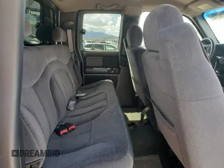 2002 GMC Sierra 1500 SLE z VIN 2GTEK19T721209455, wystawiony jako Copart lot #54008015 z przebiegiem 195 431 mil mil oraz Szkoda całkowita • Salvage title. Historia ofert i sprzedaży dostępna na DreamBid. Obrazek 10.
