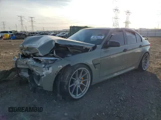 2018 BMW M3 z VIN WBS8M9C57J5L00814, wystawiony jako Copart lot #48780425 z przebiegiem 61 711 mil mil oraz Szkody całkowita. Historia ofert i sprzedaży dostępna na DreamBid. Obrazek 1.