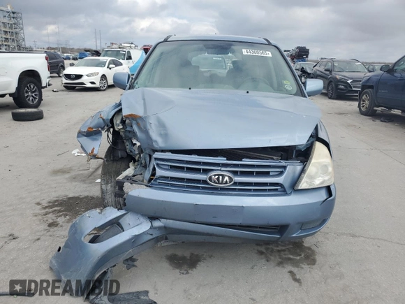 2009 Kia Sedona LX with VIN KNDMB233096317977, listed as a Copart auction lot 44360565 with 166,076 mi miles and Salvage Title. Bid and sale history available at carsss.com. Image 5.
