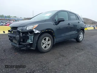 2020 Chevrolet Trax LS z VIN KL7CJKSB6LB324435, wystawiony jako IAAI lot #42182767 z przebiegiem 39 942 mil mil oraz . Historia ofert i sprzedaży dostępna na DreamBid. Obrazek 2.