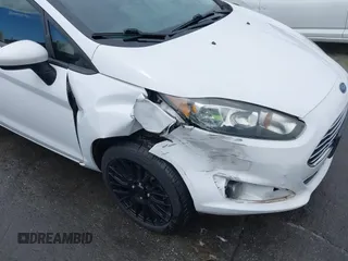 2019 Ford Fiesta SE z VIN 3FADP4BJ2KM143337, wystawiony jako IAAI lot #42179937 z przebiegiem 124 078 mil mil oraz . Historia ofert i sprzedaży dostępna na DreamBid. Obrazek 6.
