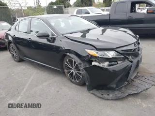 2018 Toyota Camry LE z VIN 4T1B11HKXJU097151, wystawiony jako IAAI lot #41974528 z przebiegiem 130 042 mil mil oraz . Historia ofert i sprzedaży dostępna na DreamBid. Obrazek 1.