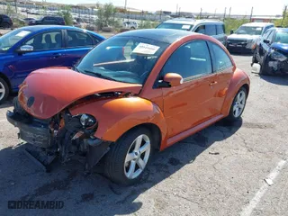 2010 Volkswagen New Beetle Coupe with VIN 3VWRG3AG1AM021001, listed as a IAAI auction lot 40549600 with 1 mi miles. Bid and sale history available at carsss.com. Image 2.