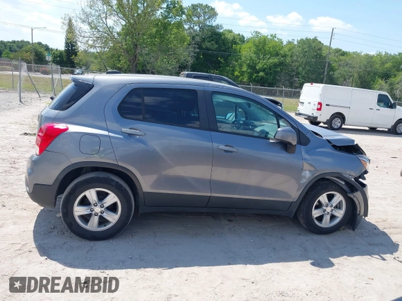 2020 Chevrolet Trax LS z VIN 3GNCJKSB0LL317005, wystawiony jako IAAI lot #39249708 z przebiegiem 59 860 mil mil oraz . Historia ofert i sprzedaży dostępna na DreamBid. Obrazek 13.