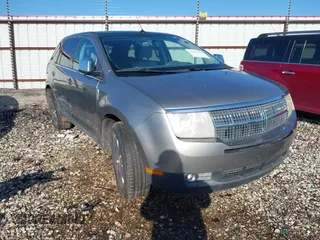 2008 Lincoln MKX z VIN 2LMDU68C38BJ37516, wystawiony jako IAAI lot #41966924 z przebiegiem 195 436 mil mil oraz . Historia ofert i sprzedaży dostępna na DreamBid. Obrazek 1.