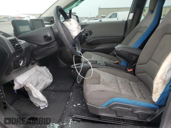 2020 BMW i3 z VIN WBY8P4C06L7G85006, wystawiony jako Copart lot #62149924 z przebiegiem Nie podano mil oraz Szkoda całkowita • Salvage title. Historia ofert i sprzedaży dostępna na DreamBid. Obrazek 7.