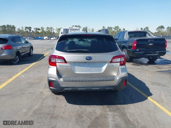 2018 Subaru Outback Limited with VIN 4S4BSANC1J3214289, listed as a IAAI auction lot 41863658 with 32,483 mi miles. Bid and sale history available at carsss.com. Image 17.