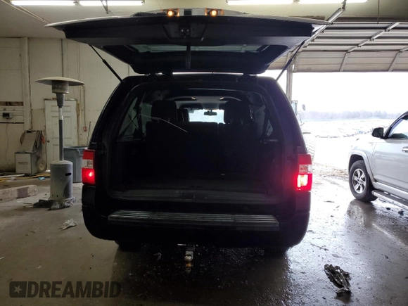 2008 Ford Expedition Max SSV with VIN 1FMFK15548LA18585, listed as a Copart auction lot 43823955 with 172,056 mi miles and Salvage title. Bid and sale history available at DreamBid. Image 6.