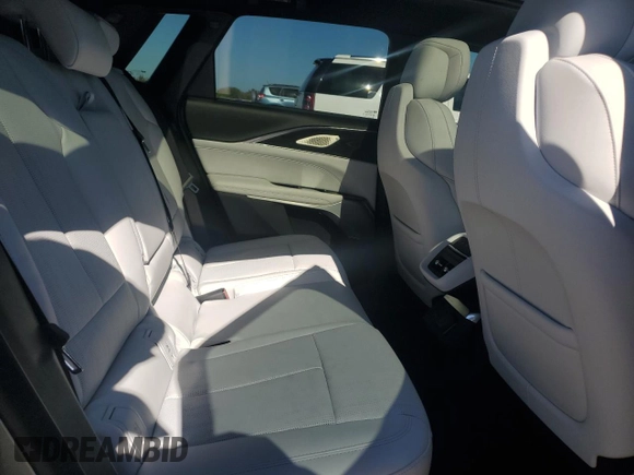 2024 Cadillac LYRIQ Luxury z VIN 1GYKPSRK1RZ104892, wystawiony jako Copart lot #84530244 z przebiegiem 11 537 mil mil oraz Szkoda całkowita • Salvage title. Historia ofert i sprzedaży dostępna na DreamBid. Obrazek 11.
