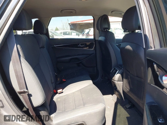 2016 Kia Sorento LX z VIN 5XYPGDA55GG110302, wystawiony jako IAAI lot #42045429 z przebiegiem 166 368 mil mil oraz . Historia ofert i sprzedaży dostępna na DreamBid. Obrazek 8.