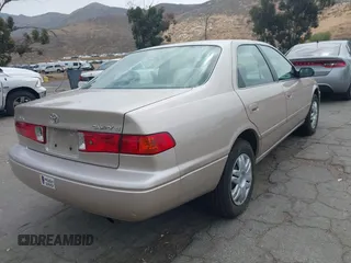 2000 Toyota Camry CE z VIN 4T1BG22K6YU620043, wystawiony jako IAAI lot #42425130 z przebiegiem 157 080 mil mil oraz . Historia ofert i sprzedaży dostępna na DreamBid. Obrazek 4.