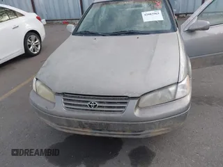 1998 Toyota Camry LE z VIN JT2BG22K8W0144508, wystawiony jako IAAI lot #42083963 z przebiegiem 222 776 mil mil oraz . Historia ofert i sprzedaży dostępna na DreamBid. Obrazek 6.