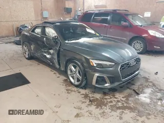 2021 Audi A5 S line Premium Plus z VIN WAUTAAF52MA009055, wystawiony jako IAAI lot #41619903 z przebiegiem 48 960 mil mil oraz . Historia ofert i sprzedaży dostępna na DreamBid. Obrazek 1.