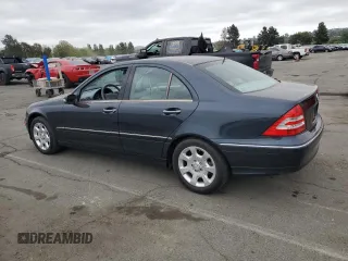 2005 Mercedes-Benz C 240 z VIN WDBRF61J75A775542, wystawiony jako Copart lot #52990205 z przebiegiem 79 815 mil mil oraz Szkoda całkowita • Salvage title. Historia ofert i sprzedaży dostępna na DreamBid. Obrazek 2.