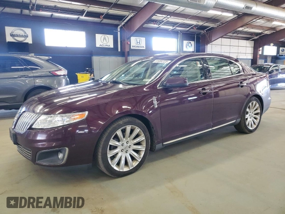 2011 Lincoln MKS EcoBoost z VIN 1LNHL9FT2BG612853, wystawiony jako Copart lot #53654885 z przebiegiem 299 599 mil mil oraz Czysty tytuł • Clean title. Historia ofert i sprzedaży dostępna na DreamBid. Obrazek 1.