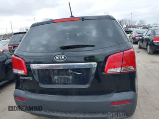 2011 Kia Sorento LX with VIN 5XYKTDA15BG033653, listed as a IAAI auction lot 41844960 with 227,336 mi miles. Bid and sale history available at carsss.com. Image 17.