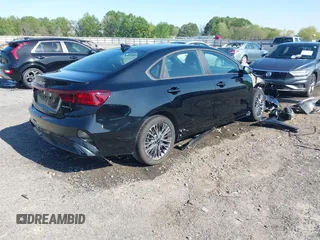 2024 Kia Forte GT-Line z VIN 3KPF54AD9RE794408, wystawiony jako IAAI lot #41987901 z przebiegiem 13 157 mil mil oraz . Historia ofert i sprzedaży dostępna na DreamBid. Obrazek 4.