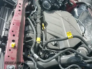 2025 Chevrolet Trax LT z VIN KL77LHEP2SC101937, wystawiony jako IAAI lot #43419855 z przebiegiem 7 109 mil mil oraz . Historia ofert i sprzedaży dostępna na DreamBid. Obrazek 19.
