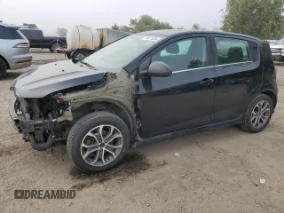 2018 Chevrolet Sonic LT z VIN 1G1JD6SB2J4105068, wystawiony jako Copart lot #70871034 z przebiegiem 261 875 mil mil oraz Czysty tytuł • Clean title. Historia ofert i sprzedaży dostępna na DreamBid. Obrazek 1.