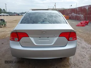 2006 Honda Civic LX z VIN 1HGFA16546L005713, wystawiony jako IAAI lot #41554770 z przebiegiem 110 545 mil mil oraz . Historia ofert i sprzedaży dostępna na DreamBid. Obrazek 17.