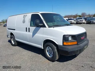 2008 GMC Savana Cargo Van with VIN 1GTGG25C981111354, listed as a IAAI auction lot 41800114 with 323,607 mi miles. Bid and sale history available at carsss.com. Image 1.