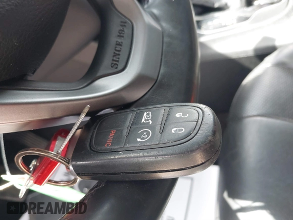 2019 Jeep Cherokee Limited with VIN 1C4PJMDX2KD225218, listed as a IAAI auction lot 41816358 with 90,744 mi miles. Bid and sale history available at carsss.com. Image 11.