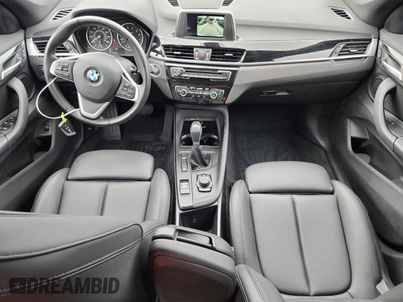 2018 BMW X1 xDrive28i z VIN WBXHT3C36J5L24918, wystawiony jako Copart lot #62171365 z przebiegiem 23 446 mil mil oraz Szkoda całkowita • Salvage title. Historia ofert i sprzedaży dostępna na DreamBid. Obrazek 8.