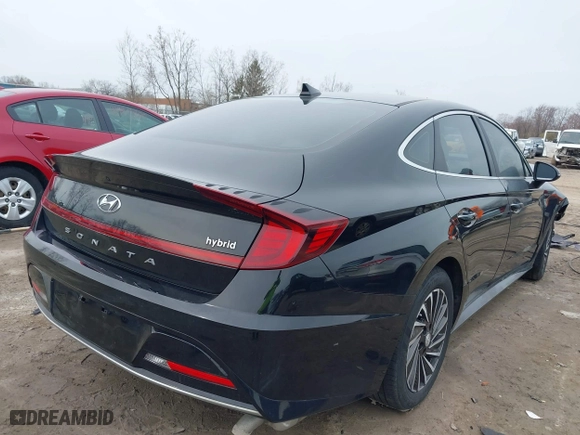 2022 Hyundai Sonata Hybrid SEL with VIN KMHL34JJ6NA050692, listed as a IAAI auction lot 42004770 with 62,514 mi miles. Bid and sale history available at carsss.com. Image 4.